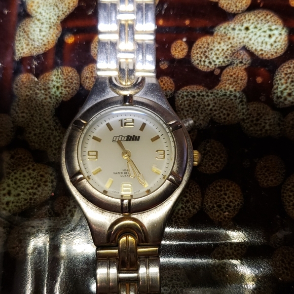 Globlu Watch - Picture 1 of 3